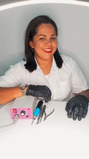 Aline Ribeiro - Podologa e nails designer - Podologa e nails designer cursos e atendimento.