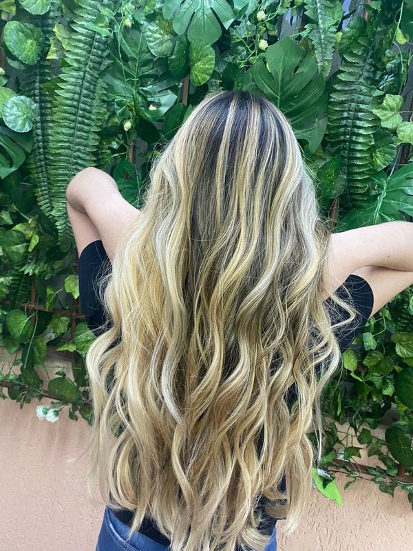 Suzy Sousa - cabeleireira - surf blond