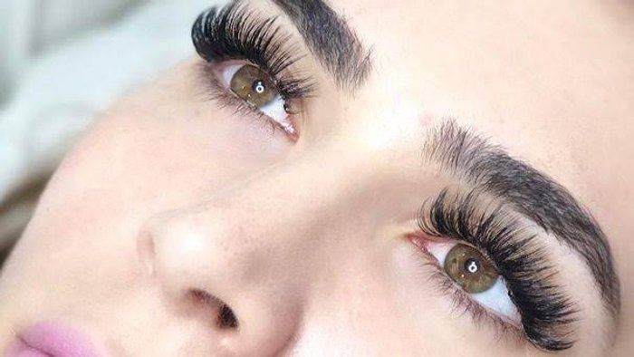 Bruna Cesário  - Makeup e Embelezamento do olhar - Alongamento de Cílios Volume Russo 