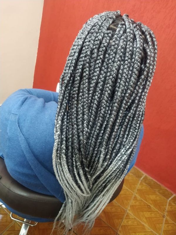 Espaço Dulce Morenno  - Salão Afro  - trança box braids