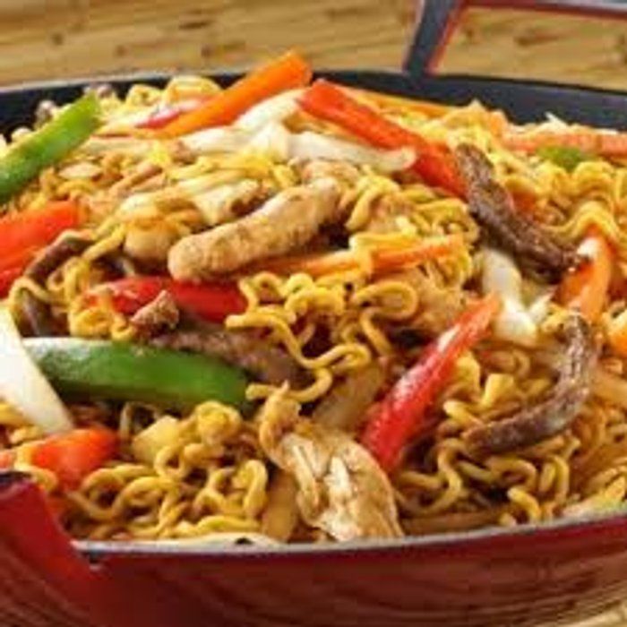 Artezanalli Pizzaria & Açaí - gastronomia - Yakissoba misto