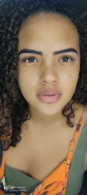 Studio Sara Teixeira - Master em Sobrancelhas e Micropigmentação - Desing com Henna