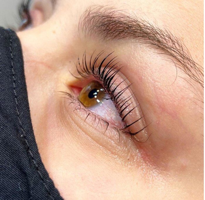 Studio Júlia Pimentel - Design de sobrancelhas, Micropigmentação, Lash Lifting, Brow lamination, Buço, Extensão de cilios, Dermaplaning, Hydra gloss, Despigmentação. - Lash lifting
