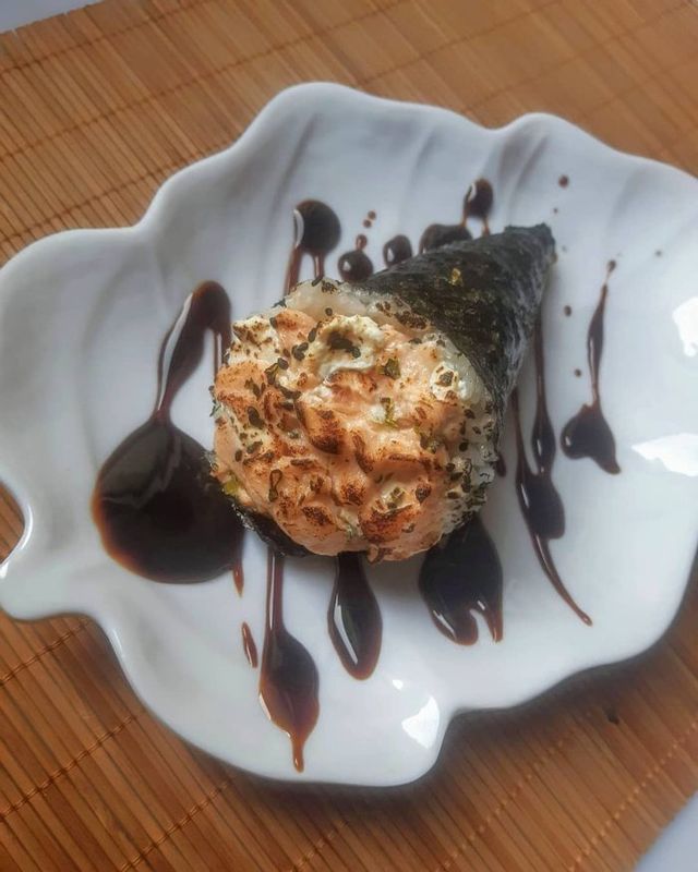 itoshi - sushi delivery/ Dourados Ms - Temaki salmao flambado com geleia de pimenta