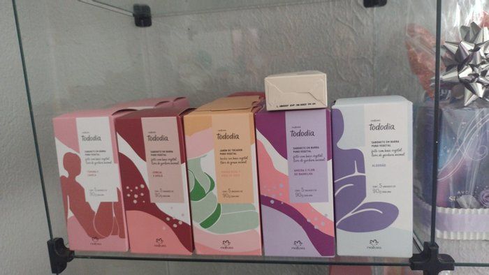 Eloyna Barbosa - perfumaria & cia - consultora de beleza multimarcas
