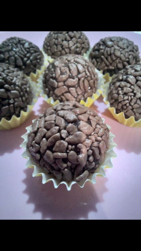 Brigadeiros & Cia - Doces - Brigadeiro tadicional