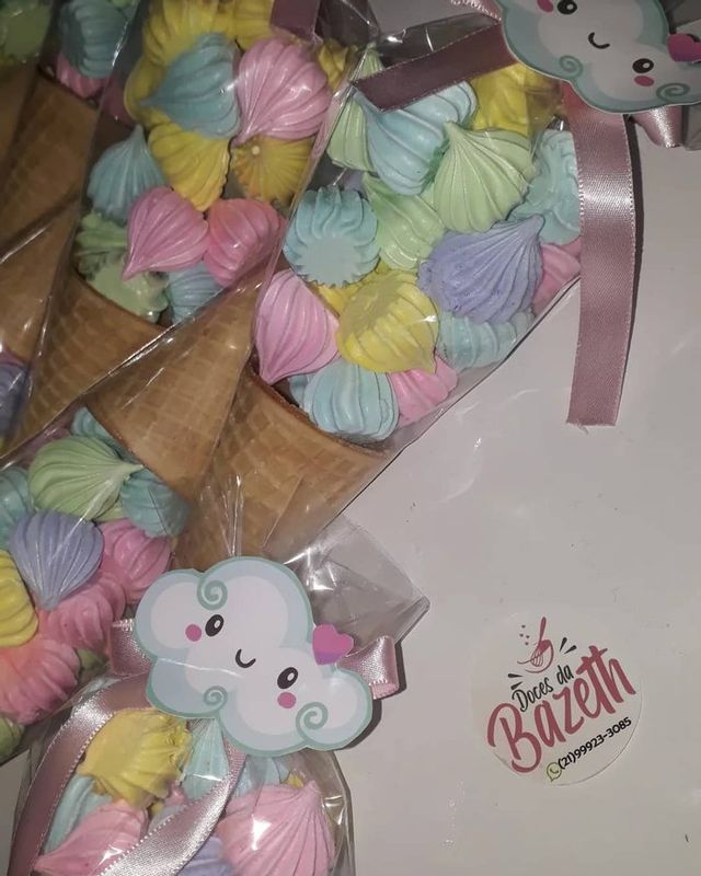 Doces da Bazeth - Confeitaria artesanal - Suspiro no cone de sorvete