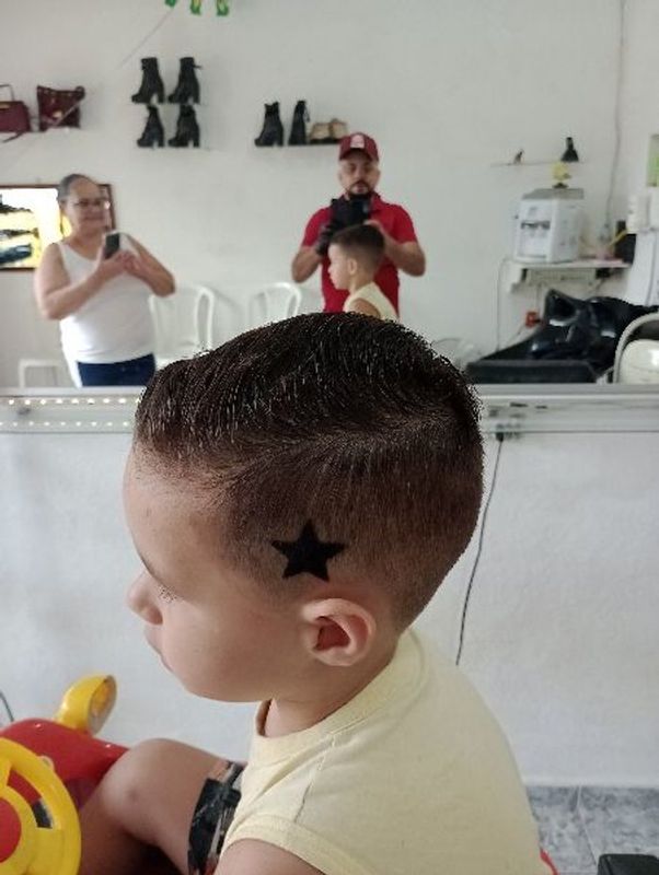 BARBEARIA DO LAURO - corte de cabelo Profissional - agenda um horário com a gente para cortar o cabelo do seu filho é o melhor lugar.