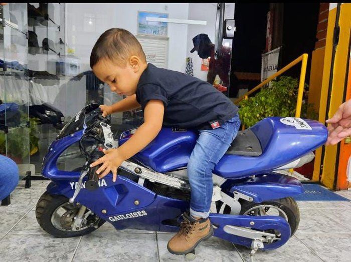 BARBEARIA DO LAURO - corte de cabelo Profissional - traga seu filho para cortar o cabelo e pilotar moto.