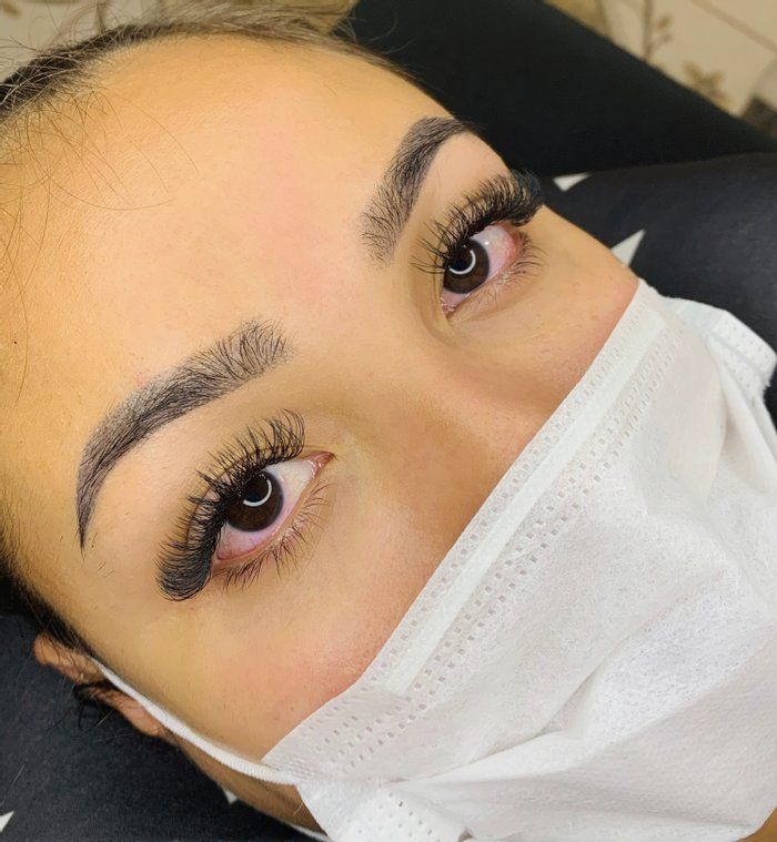 Studio Brenda Gomes  - beleza & estética - extensão de cilios volume brasileiro 