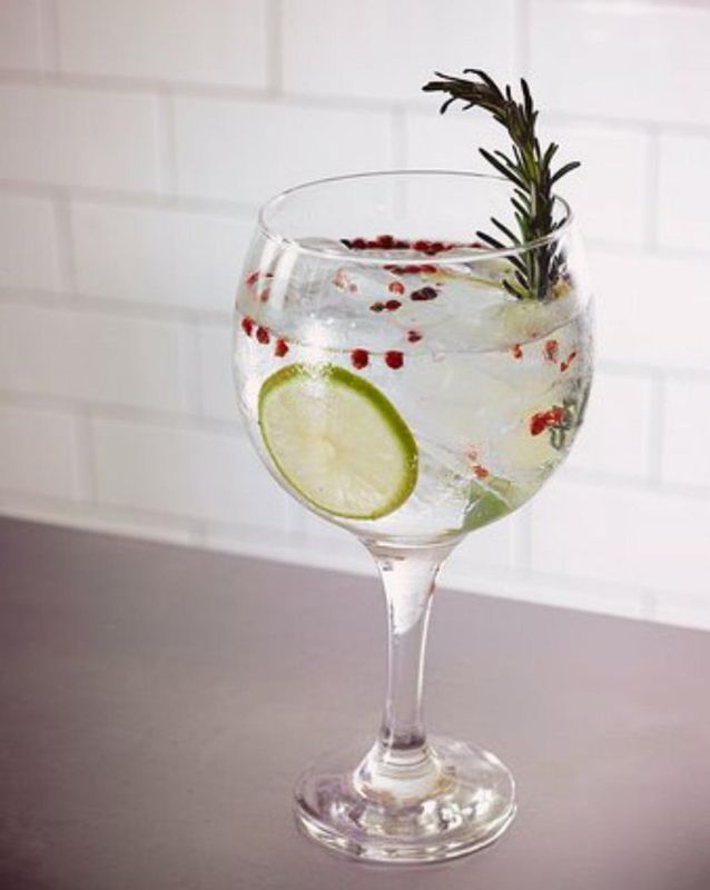 Heavy Drinks - Coquetelaria - gin e tônica