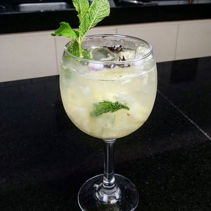 Heavy Drinks - Coquetelaria - Gin com abacaxi