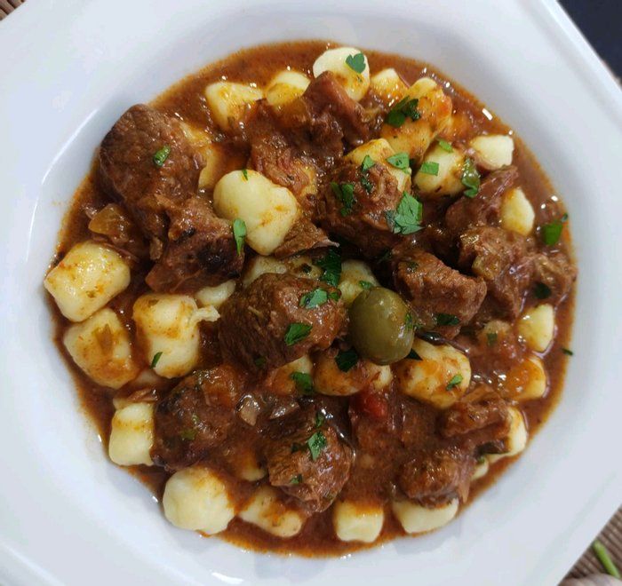 Villa Pepe Gourmet - Cozinha brasileira - Nhoque de Batata com Carne de Panela
