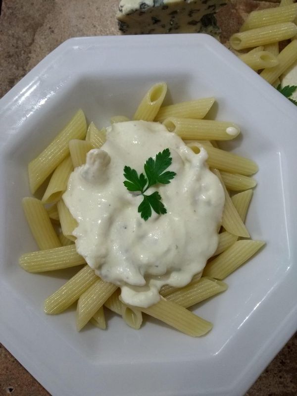 Villa Pepe Gourmet - Cozinha brasileira - Penne com Quatro Queijos