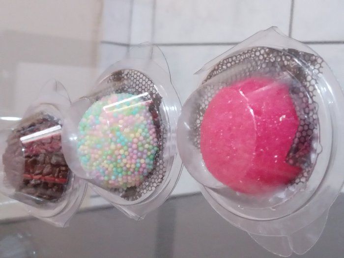 Elieje - Brigadeiros - Docinho moranguinho antigo bicho de Pé