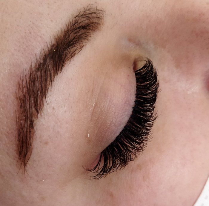 Espaço Thais Negrelle - Salão de beleza e Estética - Extesão de Cílios