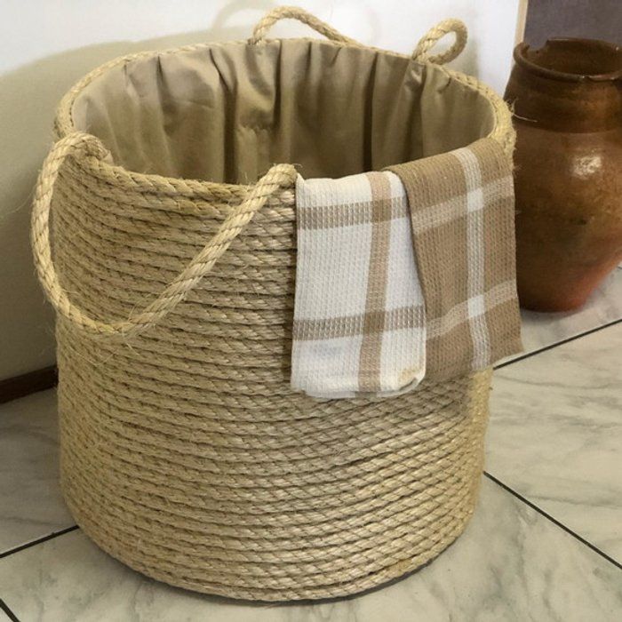 Beatriz Gonsalves - Artes reciclaveis - Cesto de Papelão e Sisal