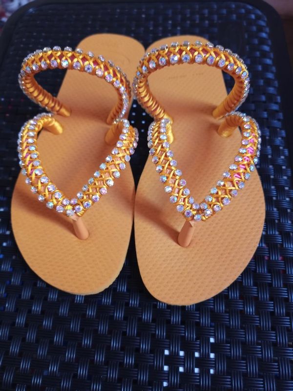 Lucimara Cristina Provazio Dândalo - Artesanatos em Geral - Havaianas customizadas !
