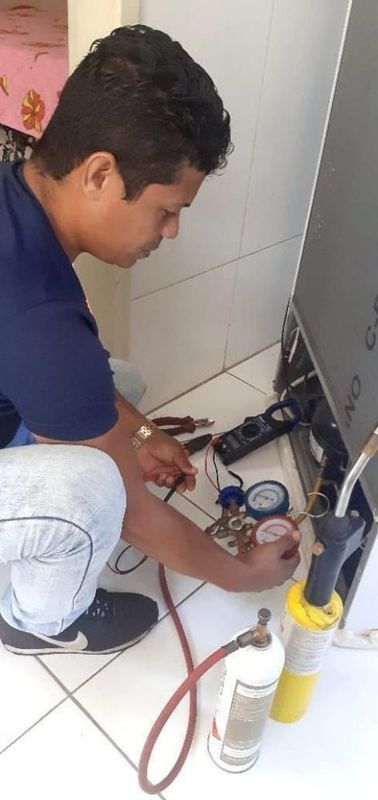 DENILSON MOURA - assistência técnica em geladeira friseer expositor frigobar atendemos a domicílio  - REFRI MOURA 