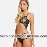 A lingerie não é mais importante que a mulher, ela é o acessório de um lugar de conforto individual, é o que abraça o nosso corpo a partir do que desejamos. Tem gente que se reconhece plena numa lingerie básica, tem gente que se reconhece numa lingerie very sexy. A parte boa de tudo isso, é o não julgamento, porque cada uma de nós tem que se sentir linda a partir de si mesma,  não através do retrovisor que espelha outra mulher. 
Vista-se  da sua pele e sinta-se bem em você. #ahazoujoge #ahazourevenda