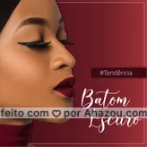 O batom escuro nunca sai de moda! Para combinar com o batom marcante e deixar um maior destaque nos lábios, aposte em uma a sombra clara cintilante. Assim você destaca o seu olhar com muito glamour! Quem curtiu essa tendência? ? #maquiagem #ahazou #makeup #tendencia