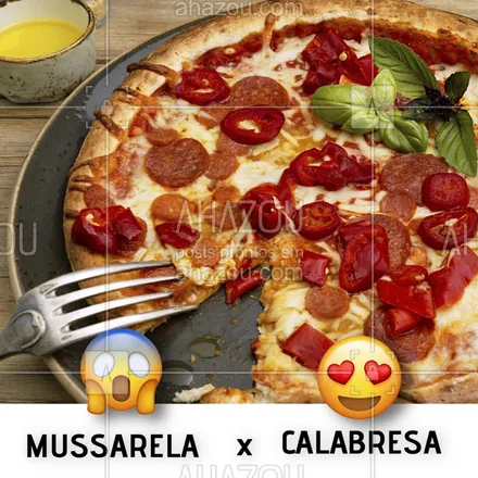 posts, legendas e frases de pizzaria para whatsapp, instagram e facebook: Esse duelo é difícil ? E aí, qual o seu favorito? ? #pizza #ahazou #pizzaria

