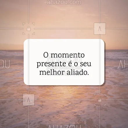 posts, legendas e frases de saúde mental para whatsapp, instagram e facebook: A ansiedade muitas vezes nos leva para o futuro, mas o presente é o único lugar onde podemos agir e nos acalmar. Pratique a presença e traga sua atenção de volta ao agora. Respire e perceba o que está ao seu redor. 🌿 Precisando de orientações para lidar com a ansiedade? Conte com a gente! #VivaOAgora #SaúdeMental