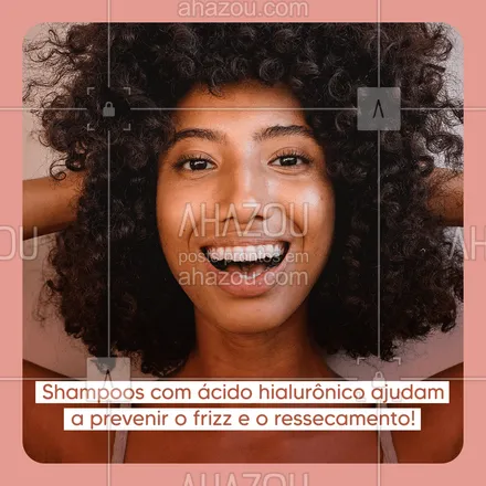 posts, legendas e frases de cabelo para whatsapp, instagram e facebook: Quando o assunto é cuidado para prevenir o frizz e o ressecamento, a escolha do shampoo é o ponto principal. Prefira produtos livres de sulfato, já que essa substância retira alguns componentes dos fios, o que leva a desidratação. Produtos com ativos como hialurônico, uma substância aliada não só no cuidado dos fios de cabelo, mas que age bem no cuidado da pele. 😍 #AhazouBeauty #cabeloperfeito #hairn #hidratacao #cabeleireiro #salaodebeleza #cabelo #dicas