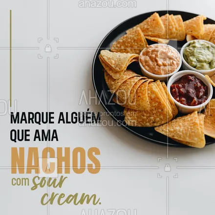 posts, legendas e frases de cozinha mexicana para whatsapp, instagram e facebook: Nachos com guacamole? Tô fora, pego meu sour cream e vou embora! 😂 Deixa nos comentários o @ daquele seu amigo que é apaixonado por essa combinação e está sempre comendo isso quando pode. 😋🌮 #ahazoutaste #comidamexicana  #cozinhamexicana  #nachos  #texmex  #vivamexico #marquealguém